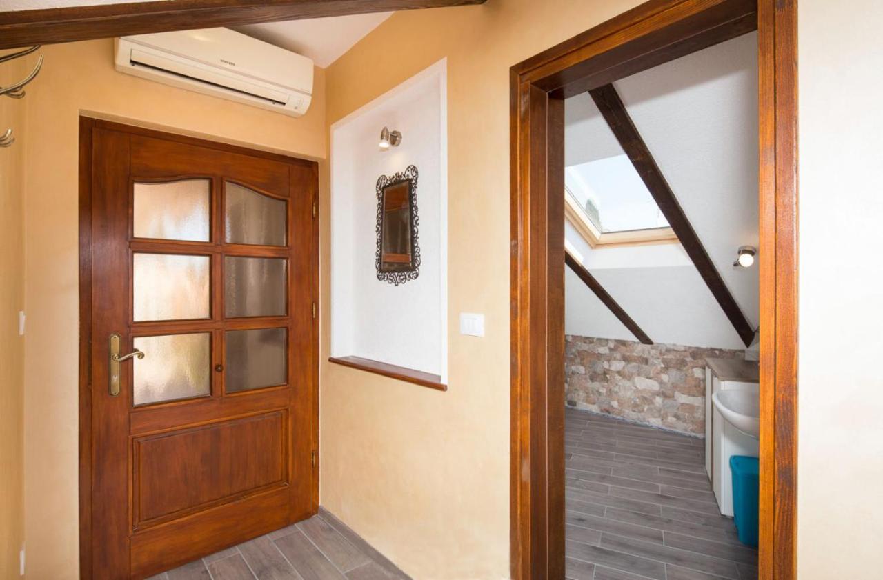 Accomodation Noki21 Ровин Екстериор снимка