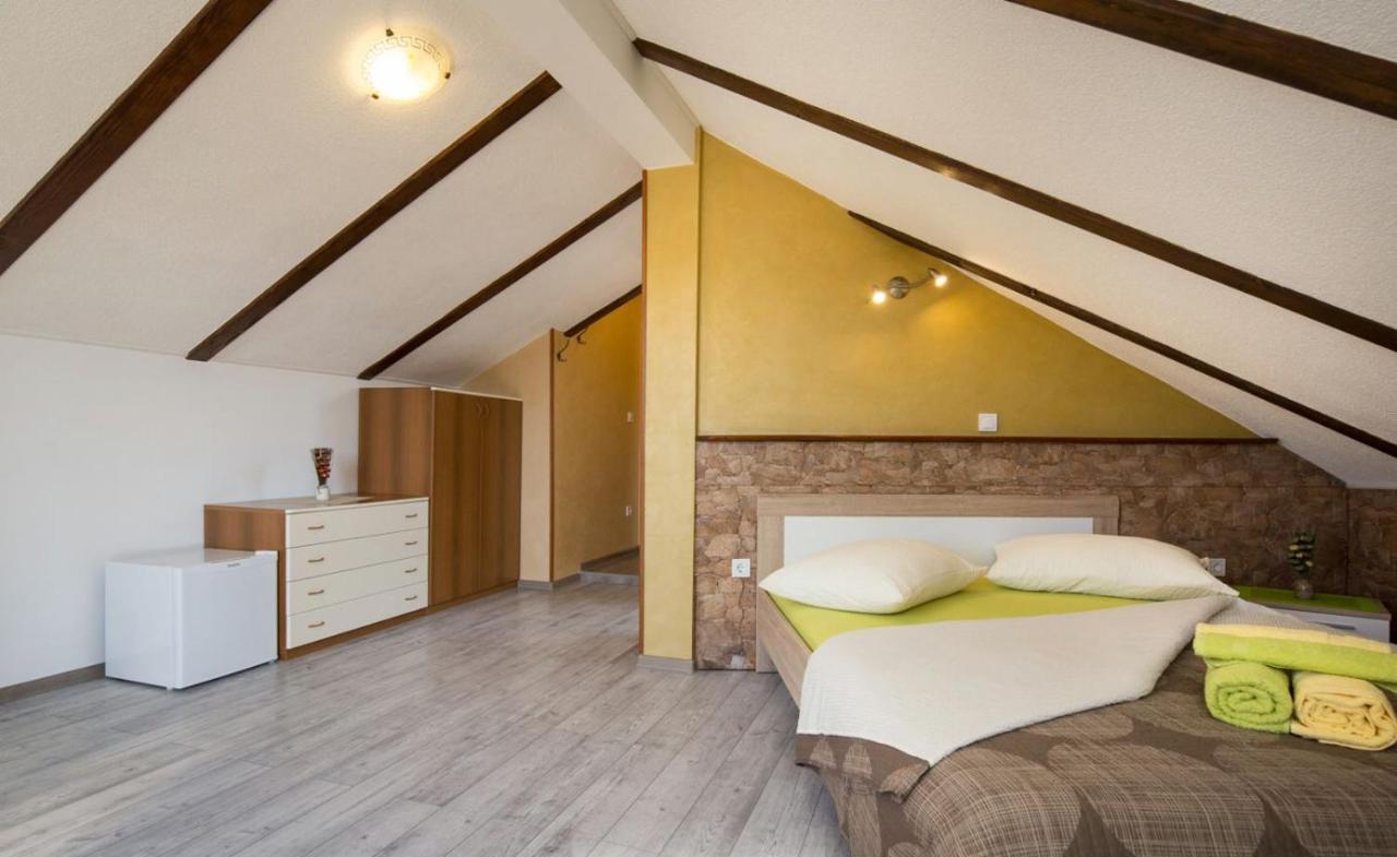 Accomodation Noki21 Ровин Екстериор снимка